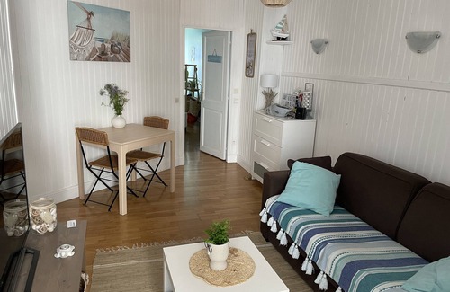 Puteaux Apartment | Cozy 2-Bedroom Apartment Near Metro for Family Stay