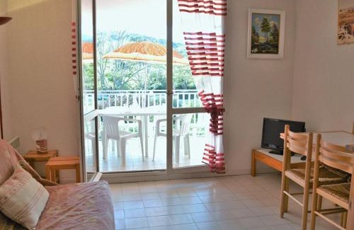 Cavaliere Beach Apartment | Cozy Apartment with Terrace, Close to Beach in Le Lavandou