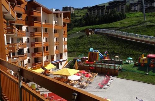 Les Bruyeres Apartment | Cozy 2-Bedroom Cabin Near Slopes in Les Menuires