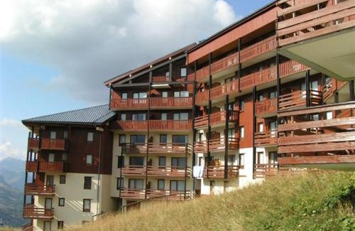 Reberty Apartment | Cozy 2-Room Apartment: Ski-In Access and South-West Balcony