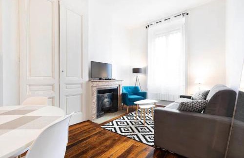 7th Arrondissement Apartment | Cozy 2-Bedroom Apartment Near Jean Macé with Parking