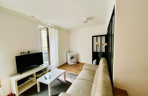 Rambouillet Apartment | Convenient 2-Room Apartment Near RER and Chateau