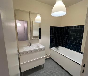 Charonne Apartment | Elegant 2-Room Apartment in Paris - Guest Rated 9.8/10