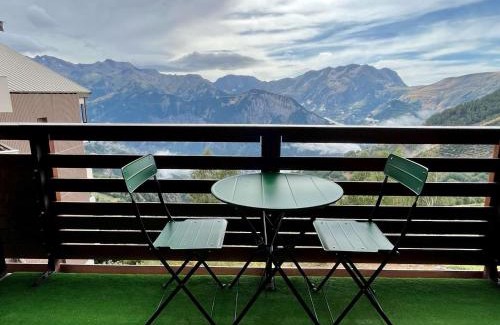 Eclose-Ouest Apartment | Cozy 2-Bedroom Apartment with Balcony Near Pistes