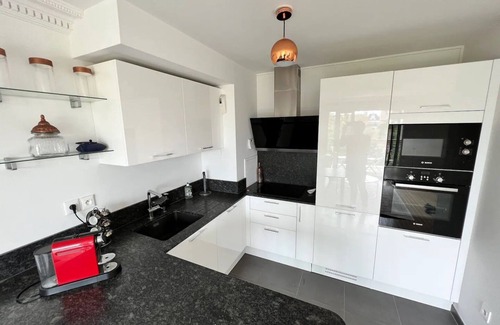 Suresnes Apartment | Cozy 2-Room Apartment Near La Défense with Eiffel View