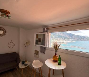 Old Town Apartment | Beautiful Sea View Apartment in Historic Menton