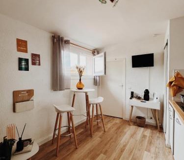 Old Town Apartment | Beautiful Sea View Apartment in Historic Menton