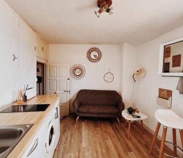 Old Town Apartment | Beautiful Sea View Apartment in Historic Menton