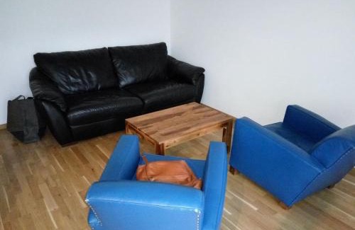 Quartier Hyper-Centre Apartment | Central 2-Room Apartment with Pool Access and Pet-Friendly