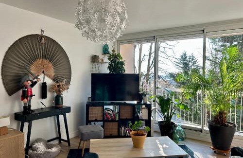 Le Mans Apartment | Guest Rated 9.3: Appartement 24H du Mans with Kitchen