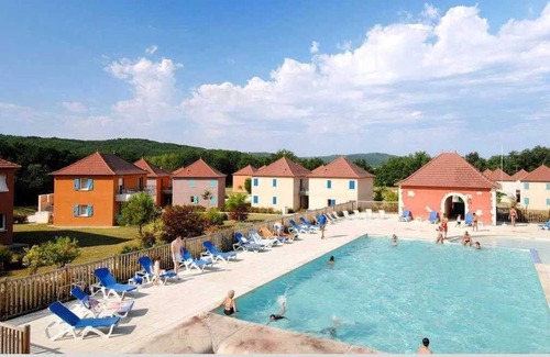 Prayssac Apartment | Villa 3 Étoiles with Pool & Family-Friendly Amenities