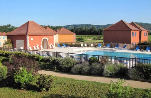Prayssac Apartment | Villa 3 Étoiles with Pool & Family-Friendly Amenities
