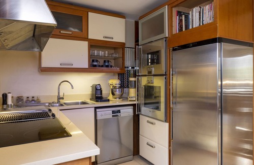 Parc-de-Montsouris Bed & Breakfast | Relaxing 3-Bedroom Retreat with Jacuzzi & Culinary Delights