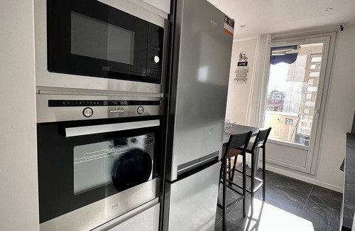 Leon Blum - Bon Coin Apartment | Stylish 3-Bedroom Apartment with Family-Friendly Amenities