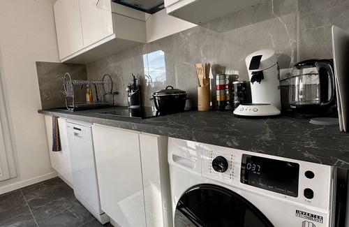 Leon Blum - Bon Coin Apartment | Stylish 3-Bedroom Apartment with Family-Friendly Amenities