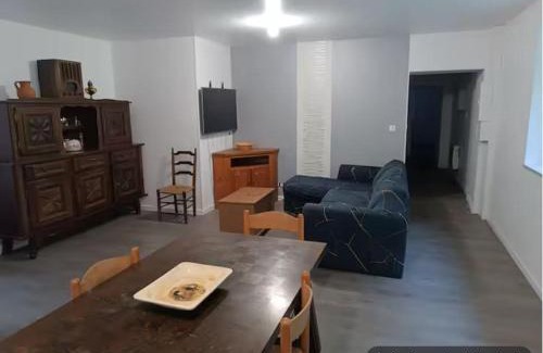 Menat Apartment | Appartement 3 chambre 4 lits doubles dans les Gorges de la Sioule proche rivière
