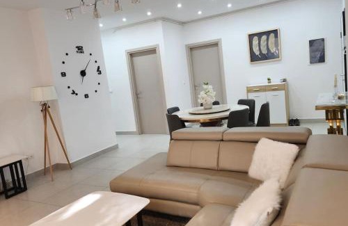 Hydra Apartment | Family-Friendly 3-Bedroom Apartment in Alger Hydra - Rated 9.8