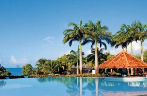 Tartane Apartment | Seaside 3-Bedroom Apartment with Pool and Family Amenities