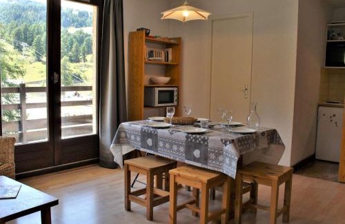 Risoul Apartment | Cozy 3-Room Apartment with Balcony and Pool Access