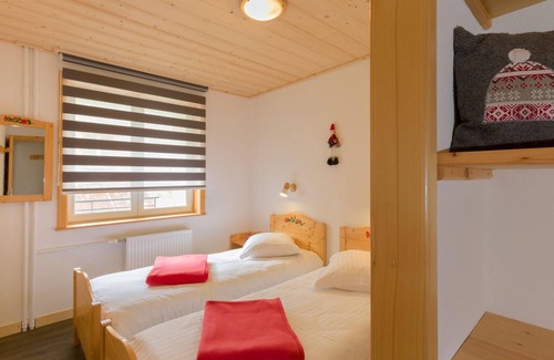 Mijoux Apartment | Spacious 3-Piece Apartment with Kitchen & Breakfast Included