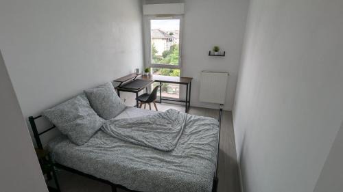 Cote d'Or-Les Sarrazins Apartment | Cozy 3-Room Apartment Near Metro - Pet and Child Friendly