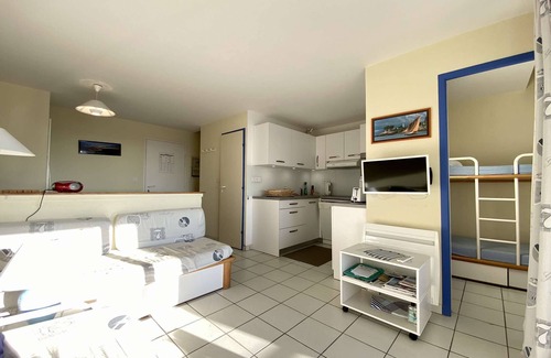 Arzon Apartment | Seaside 3-Room Apartment with Pool and Ocean View