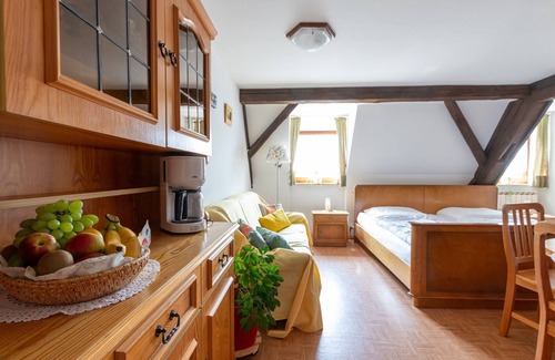 Absberg Apartment | Cozy Apartment with Kitchen and Scenic Ocean View