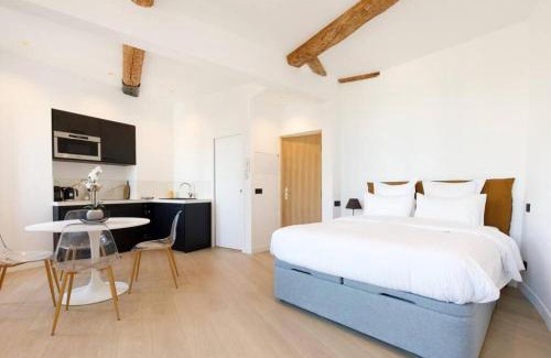 Le Suquet Apartment | Oceanfront Apartment with Port Views - Rated 9.7 by Guests