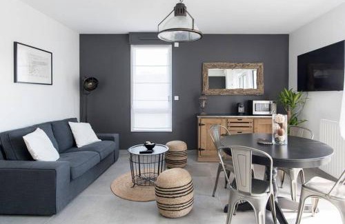 Saint-Malo Apartment | Beachfront 4-Star Apartment with Ocean View at Chez Suzette