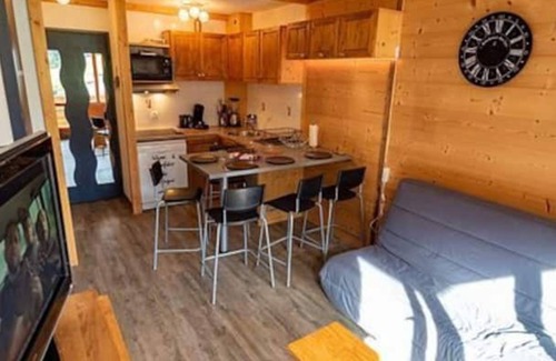 Valfrejus Apartment | Cozy Apartment for 4-5 with Balcony in Valfrejus