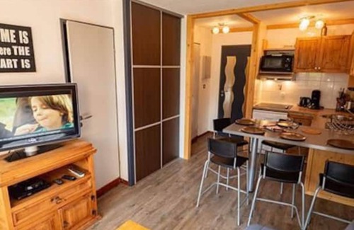 Valfrejus Apartment | Cozy Apartment for 4-5 with Balcony in Valfrejus