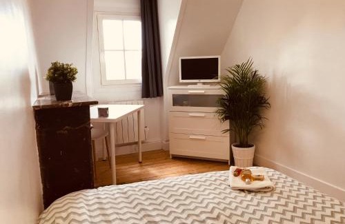 Theatre Apartment | Elegant Apartment in Downtown Caen - Pet & Child Friendly