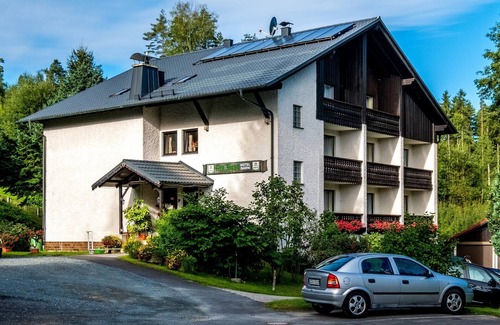 Bad Alexandersbad Apartment | Cozy 40qm Apartment with Balcony and Pet-Friendly Perks