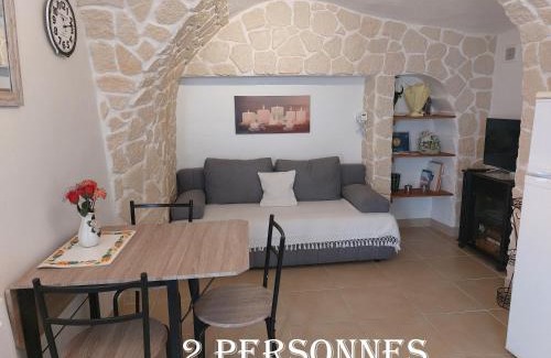 Vergeze Apartment | Cozy Appartement for 4 in Vergeze with Breakfast Included