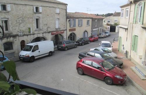 Vergeze Apartment | Cozy Appartement for 4 in Vergeze with Breakfast Included