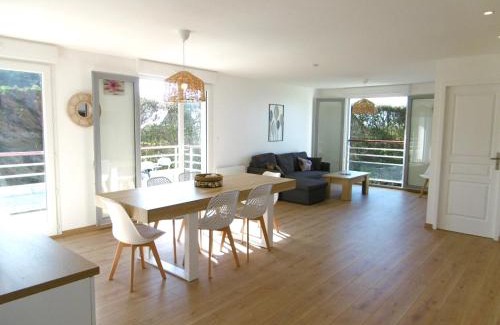 Saint-Jacques Apartment | Ocean View Apartment for 6 - Family-Friendly Retreat