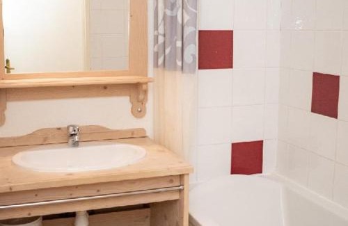 Puy-Saint-Vincent Apartment | Spacious 4-Room Apartment with Pool and Mountain Views