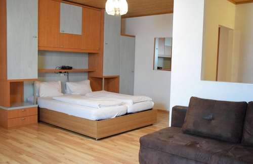 Podersdorf am See Apartment | Cozy 50m² Apartment with Kitchen – Rosenhof Appartementhaus D