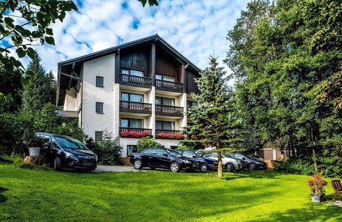 Bad Alexandersbad Apartment | Cozy Apartment in Scenic Rural Area with Breakfast Options