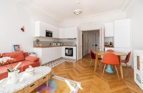 Quartier de la Porte-Saint-Denis Apartment | Bright 50 m² Apartment with Family-Friendly Amenities