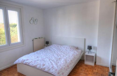 Champigny-sur-Marne Apartment | Cozy Apartment 500m from RER - Family and Pet Friendly