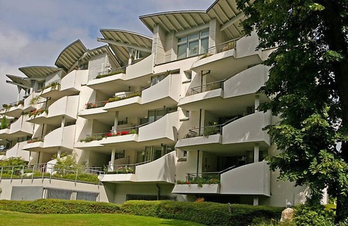 Traben-Trarbach Apartment | Pet-Friendly Appartement A12 with Spa & Breakfast Options