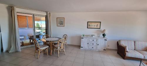 Couronne Urbaine Apartment | Charming Apartment in Aix Centre with Private Parking