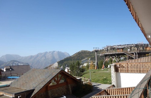 Jeux Apartment | Central Alpe D'huez Apartment with Family-Friendly Amenities