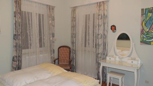 Meidling Apartment | Guest Rated 10/10: Appartement "Am Fasangarten" Awaits