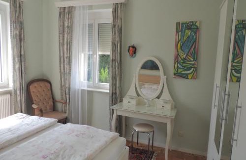 Meidling Apartment | Guest Rated 10/10: Appartement "Am Fasangarten" Awaits