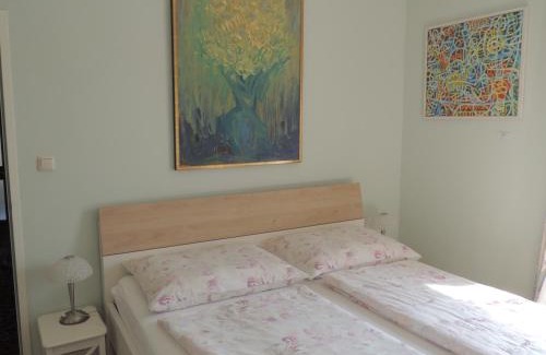Meidling Apartment | Guest Rated 10/10: Appartement "Am Fasangarten" Awaits