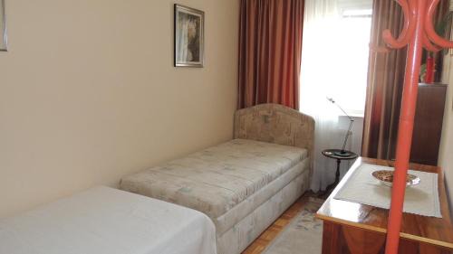 Meidling Apartment | Guest Rated 10/10: Appartement "Am Fasangarten" Awaits