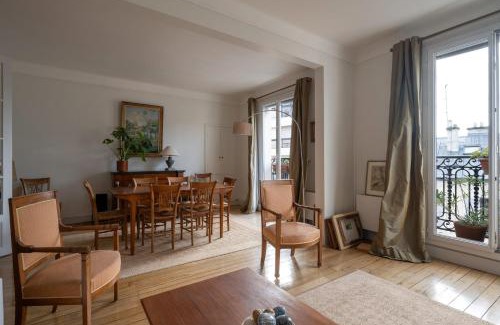 Grenelle Apartment | Elegant Apartment in Central Paris - Welkeys, Pet Friendly