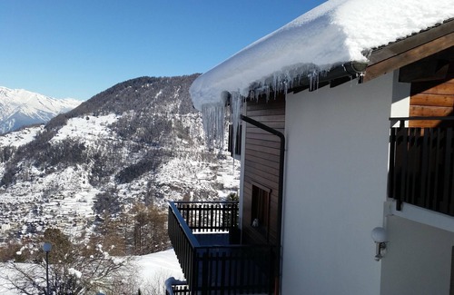 La Tzoumaz Apartment | Pet-Friendly Appartement Arolles 701 - Scenic Lake Views